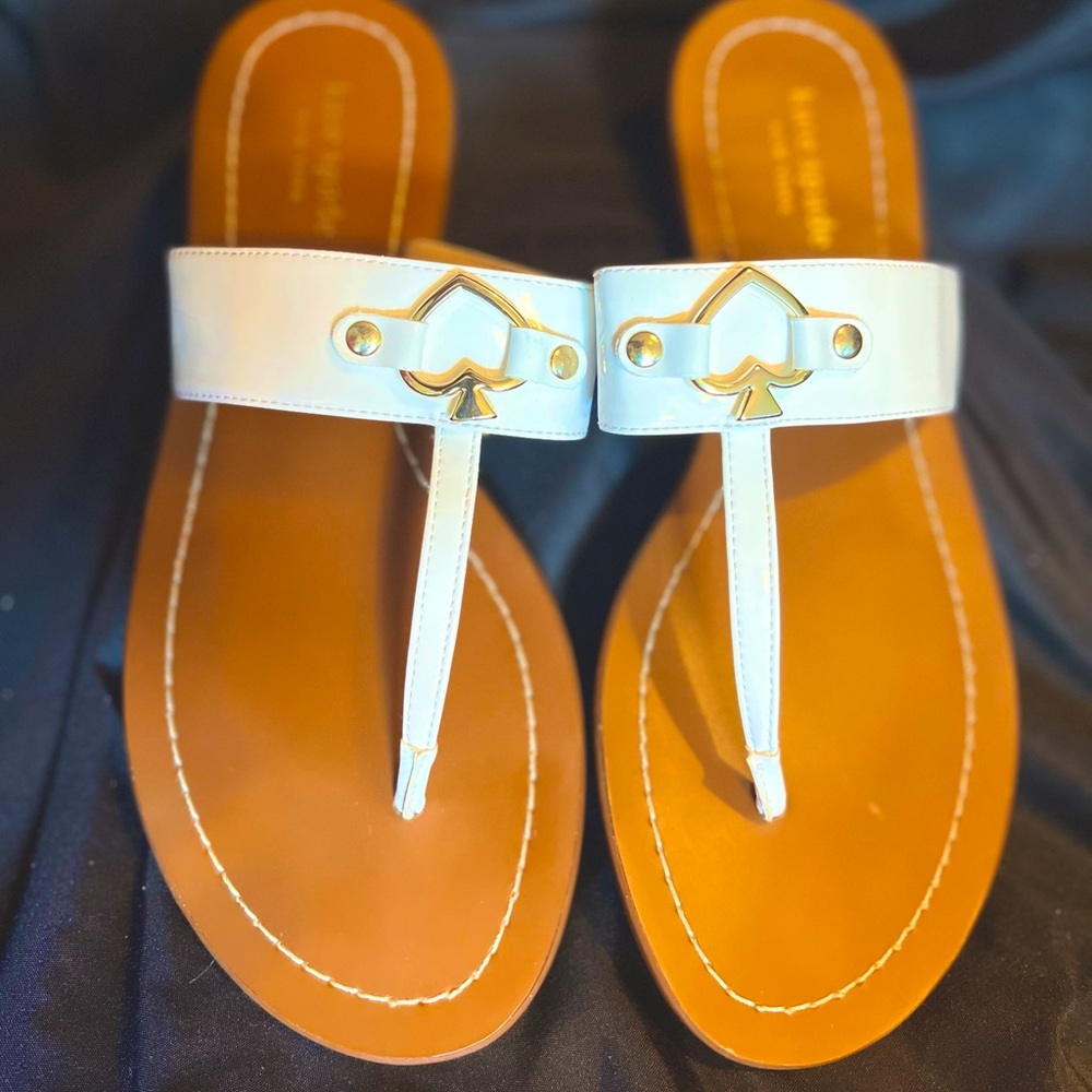 Like new Kate Spade white patent thong sandals